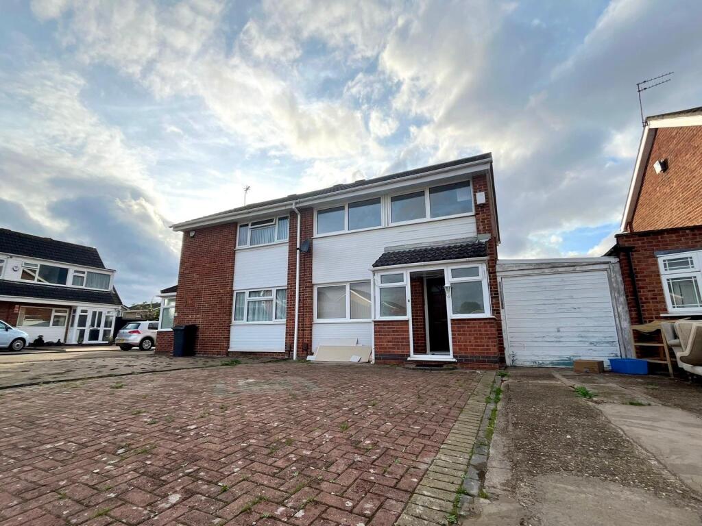 Three Bedroom Semi-detached House on Broxburn Clo