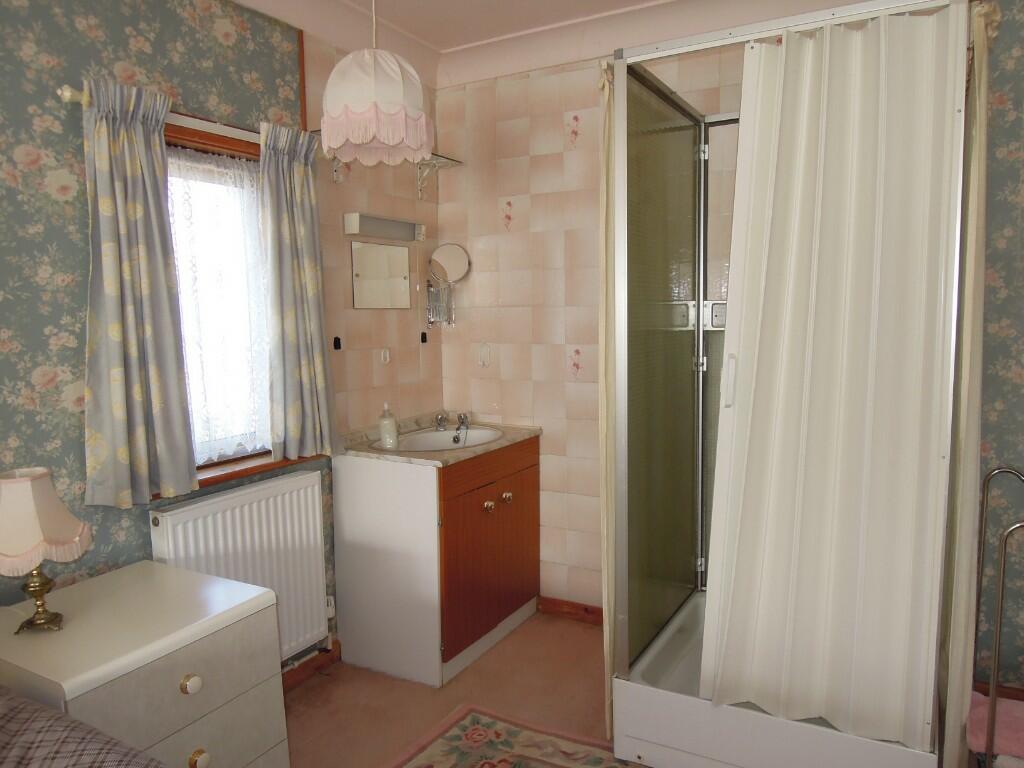 Shower Area in Bed 1