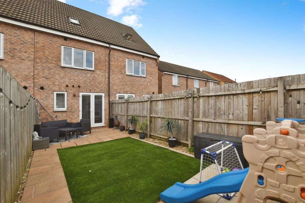 d37bef6a-garden 20rear 20house.JPG