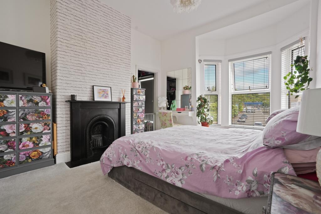 EweMove Estate Agents Scunthorpe - Master Bedroom