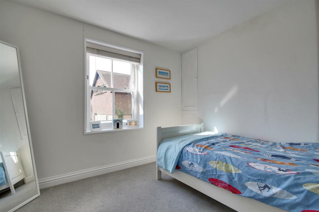 bedroom .jpg