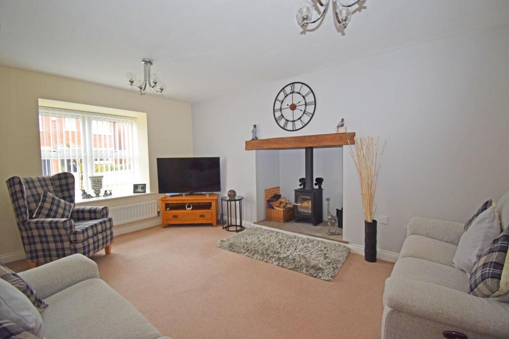 3 Hill Close, lounge.jpg