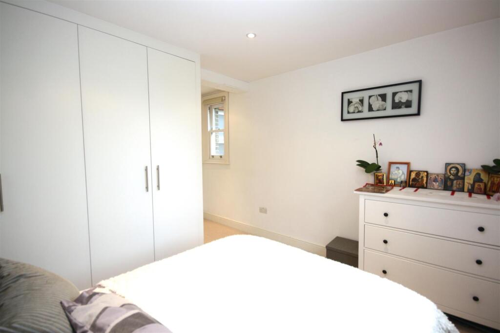 F1 73a Sheen Lane Sept 2016 Bed2