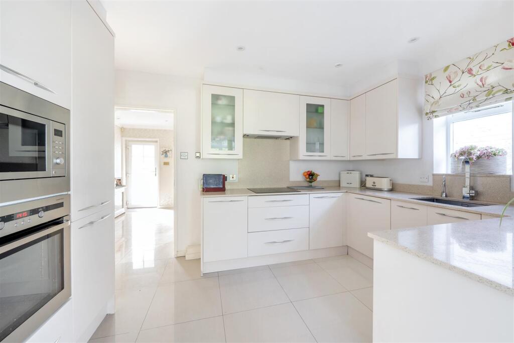 Kitchen: