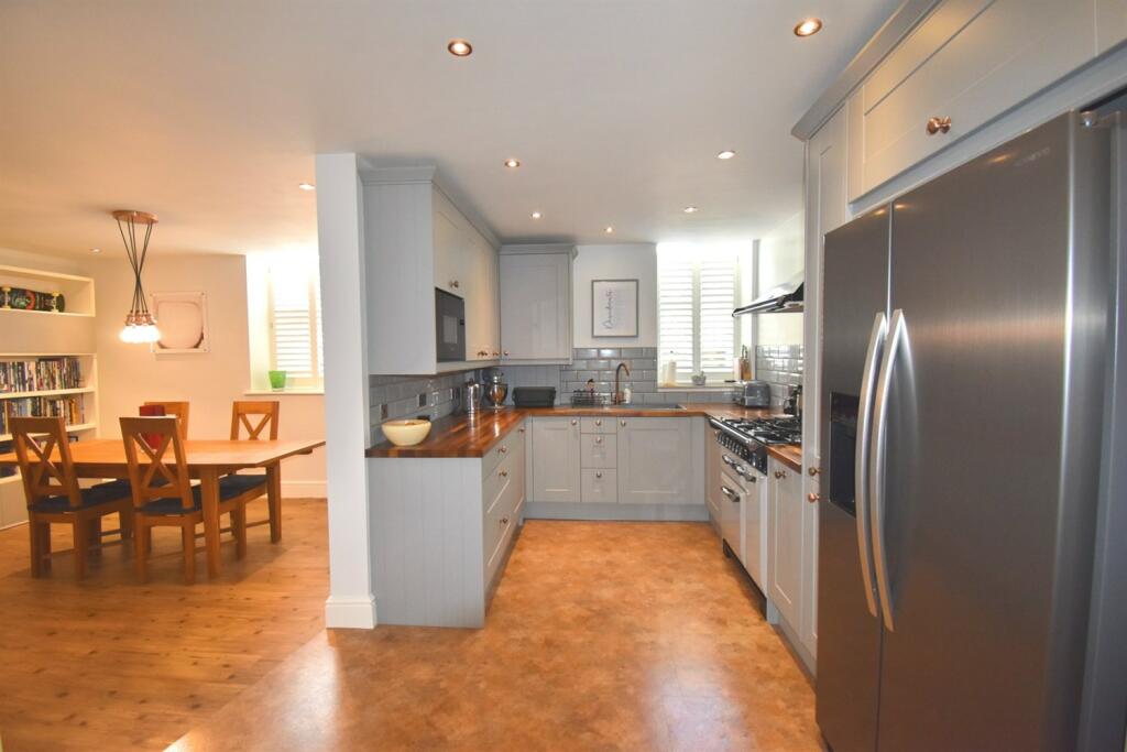 Fitted Kitchen