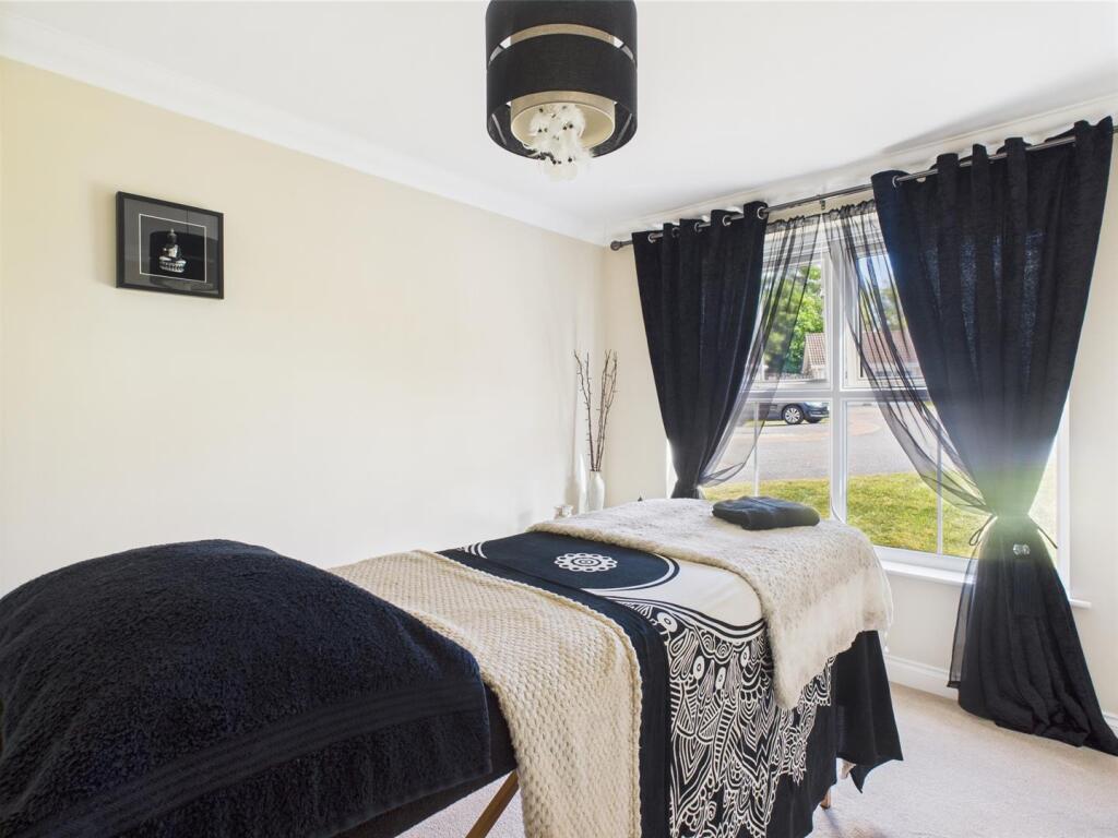 BEDROOM 5/TREATMENT ROOM