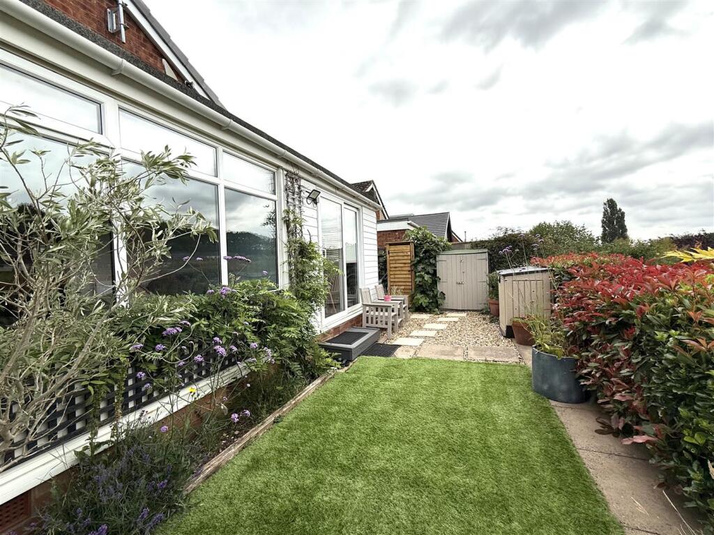 17 finches rear 2.jpeg