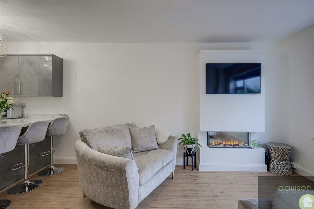 Lounge/Kitchen