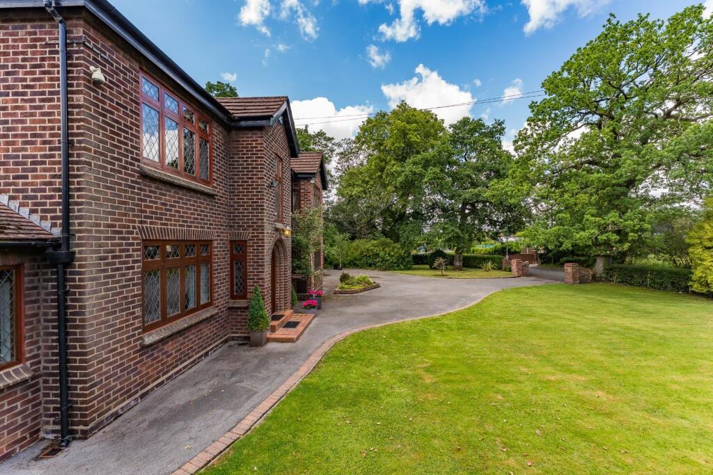 42 Moss Lane, SK7 1RD-19.jpg