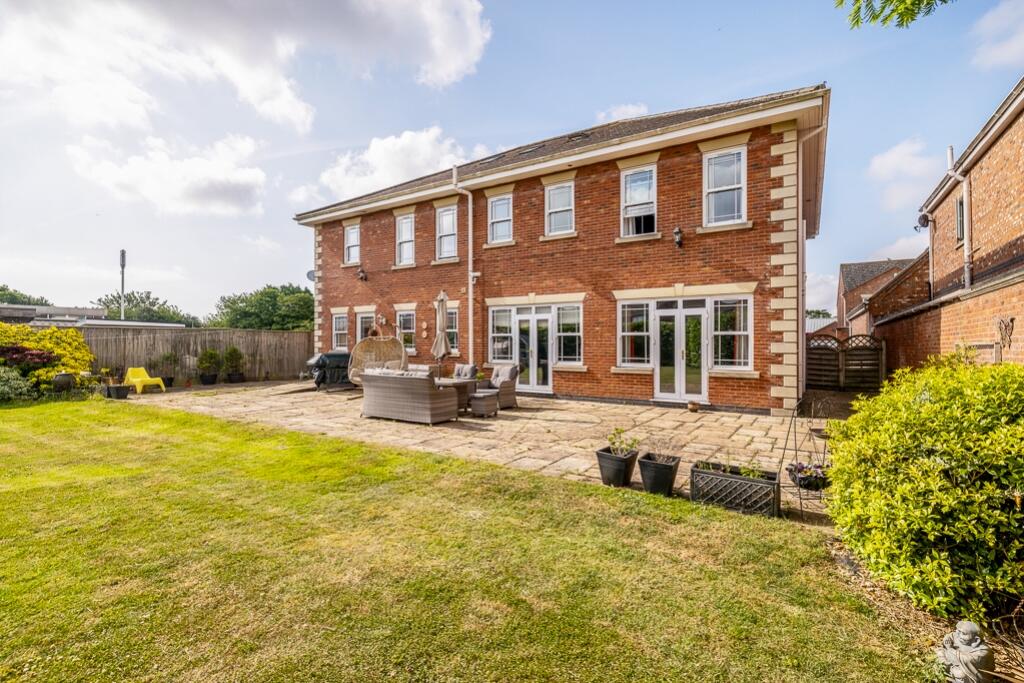 2 Manor Drive (Skegness)-11