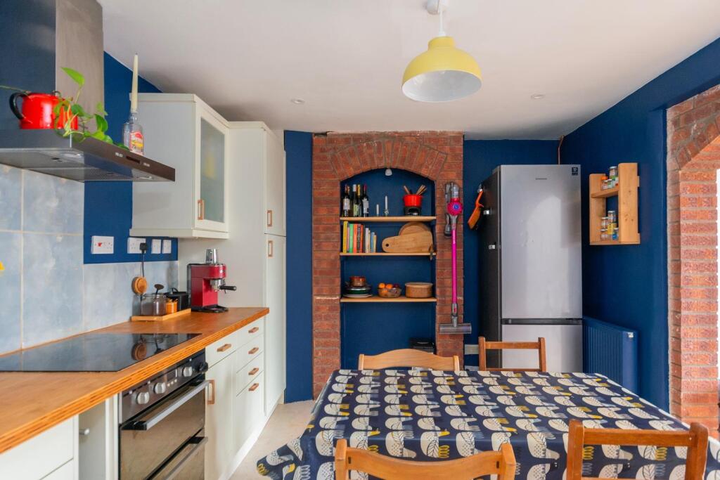 4D7RWH - Kitchen B.jpg