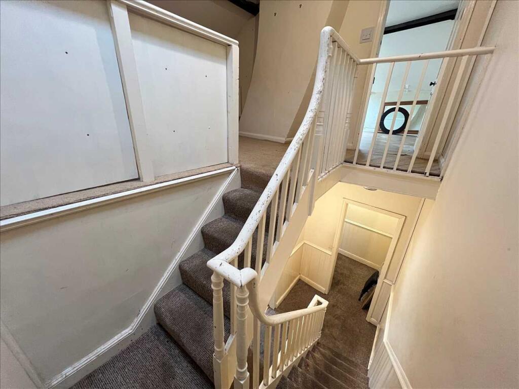 TOP FLOOR LANDING
