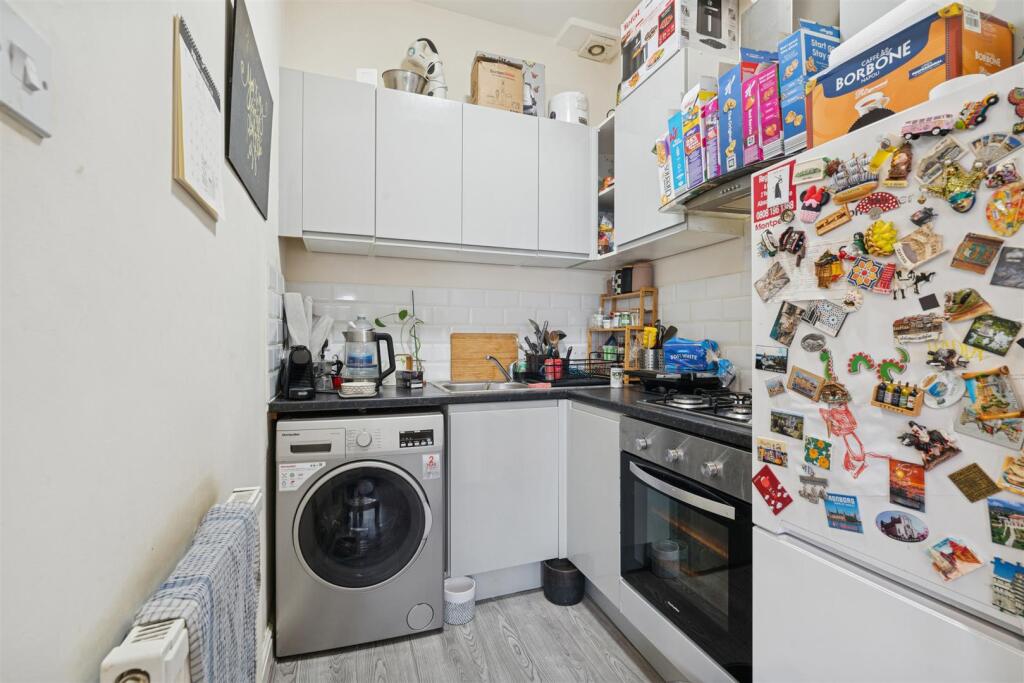 10a Tooting High Street SW17 kitchen.jpg