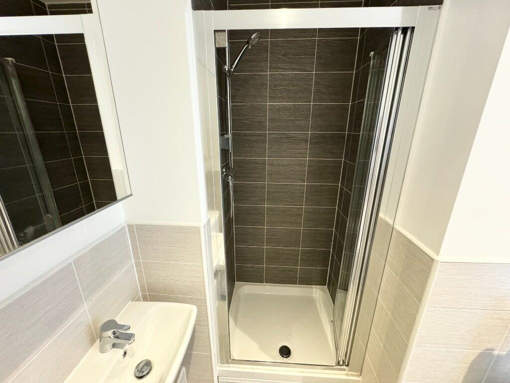 BATHROOM 4