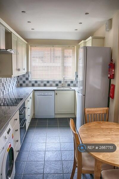 Kitchen Photo 1