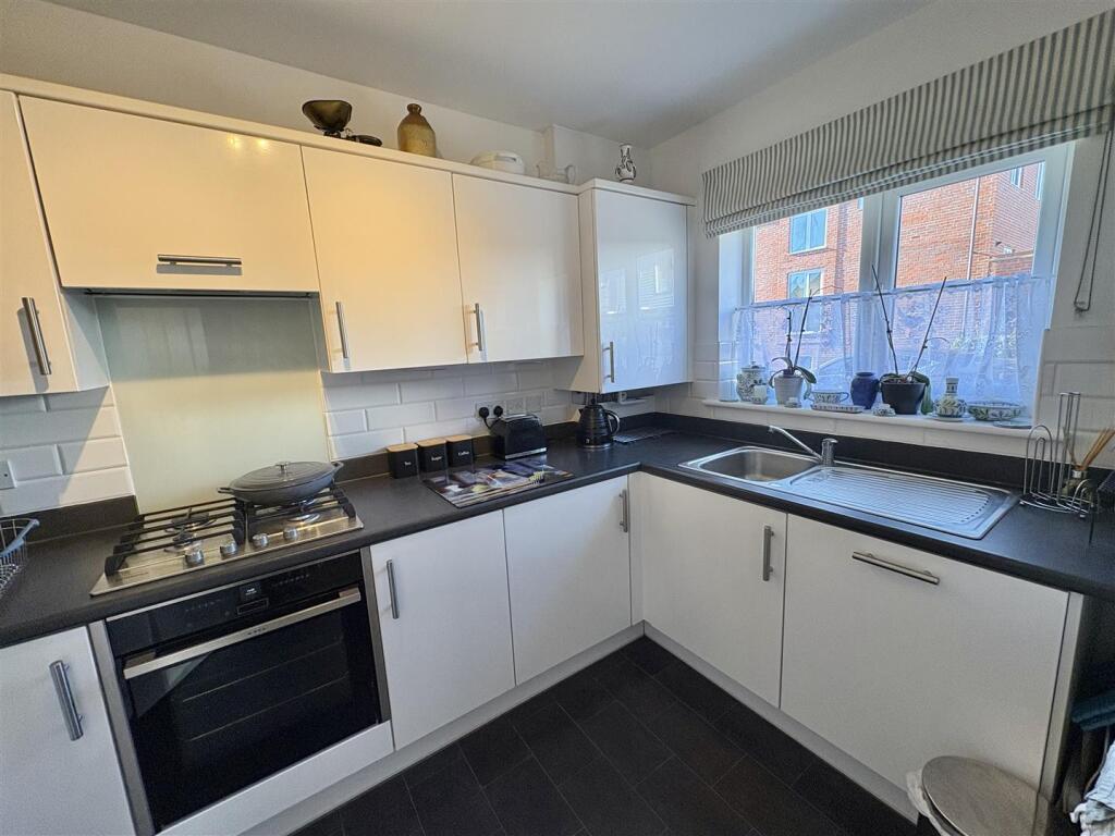 Kitchen 1.jpg