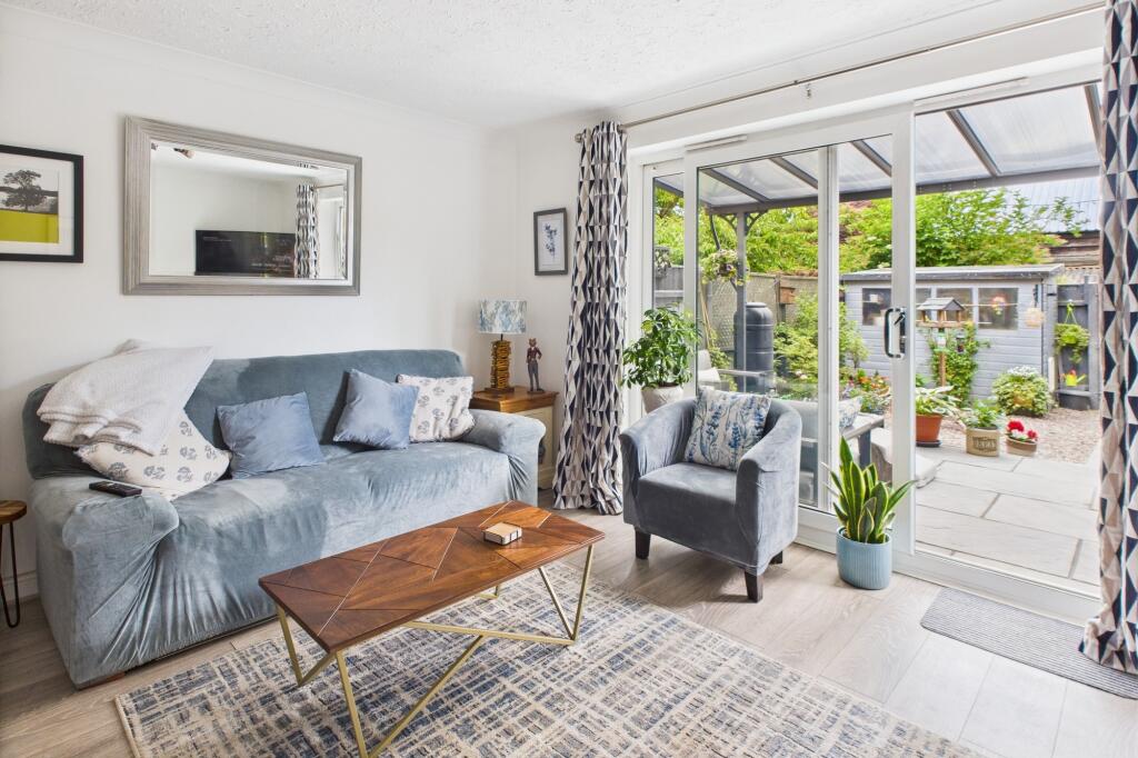 CAM02519G0-PR0300-STILL013