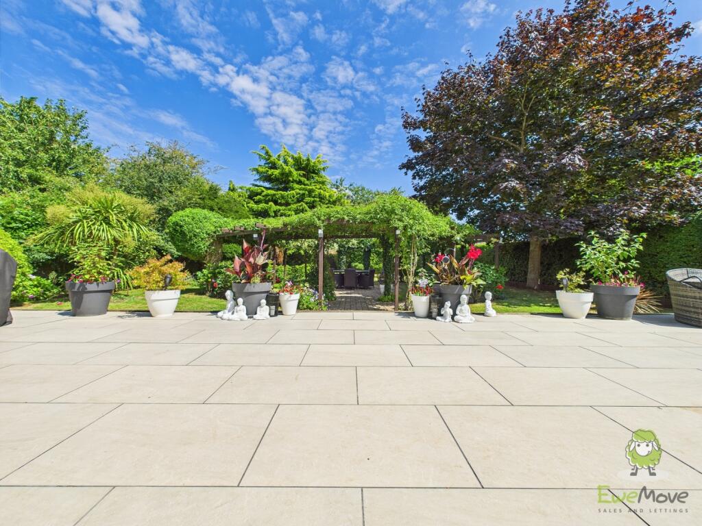 CAM01543G0-PR0141-STILL093