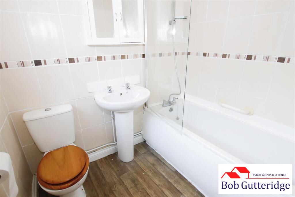 GROUND FLOOR BATHROOM