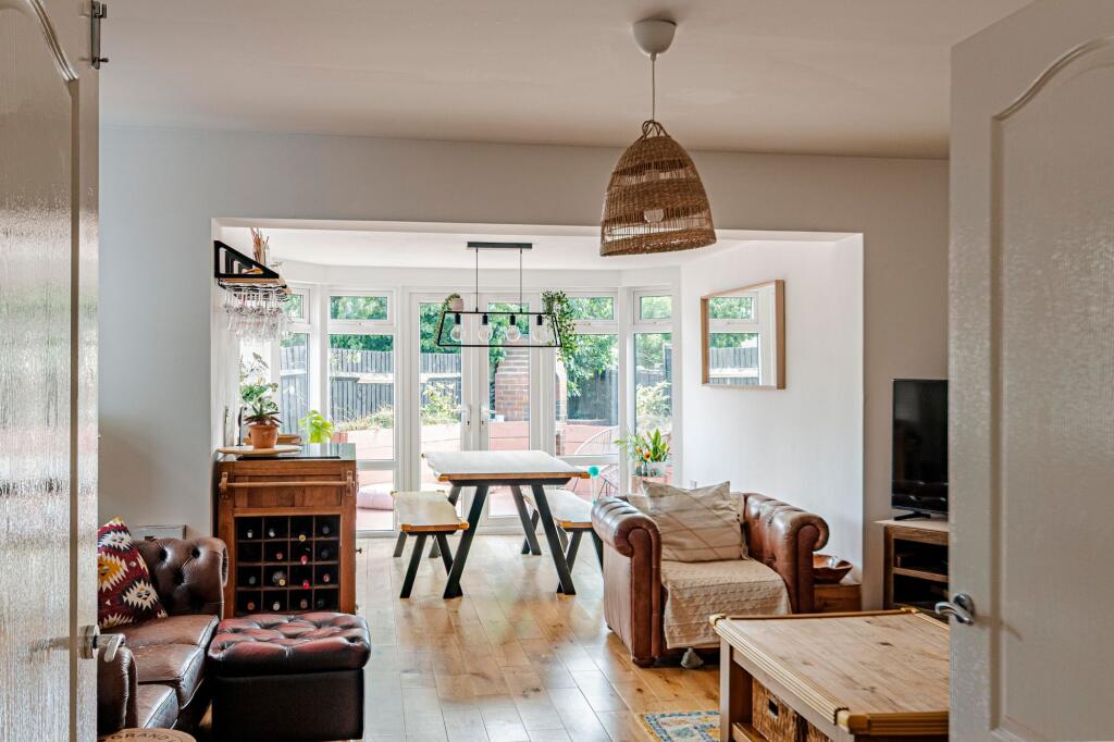 Living Room/Dining Room (3)