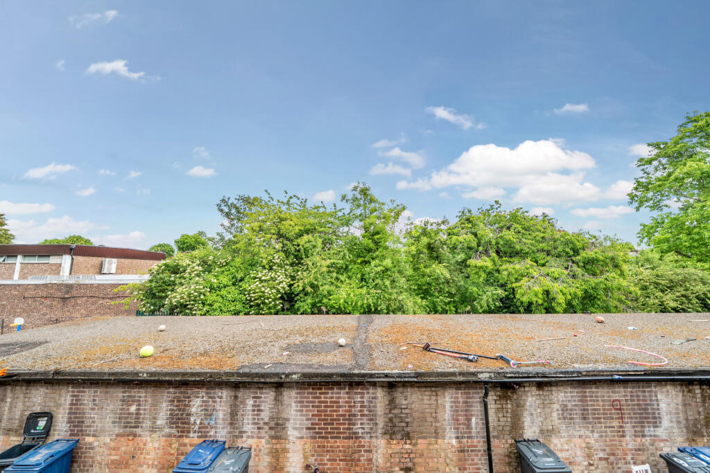 1298236-9-682b240...