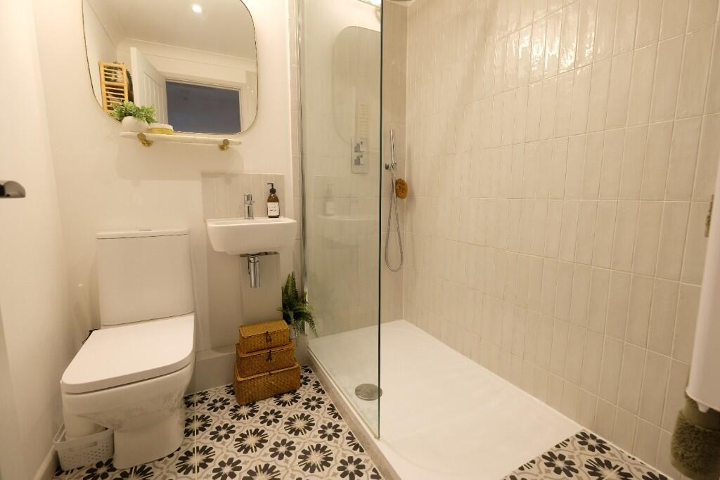 SHOWER ROOM