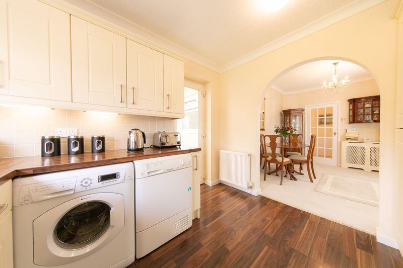 Kitchen &amp; dining room