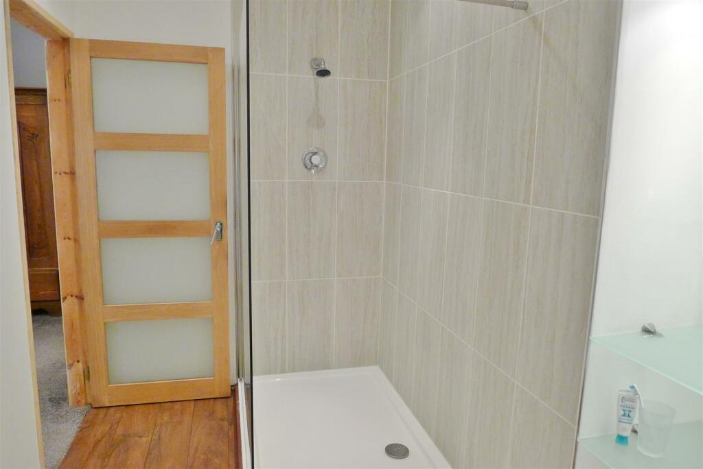 Ensuite shower