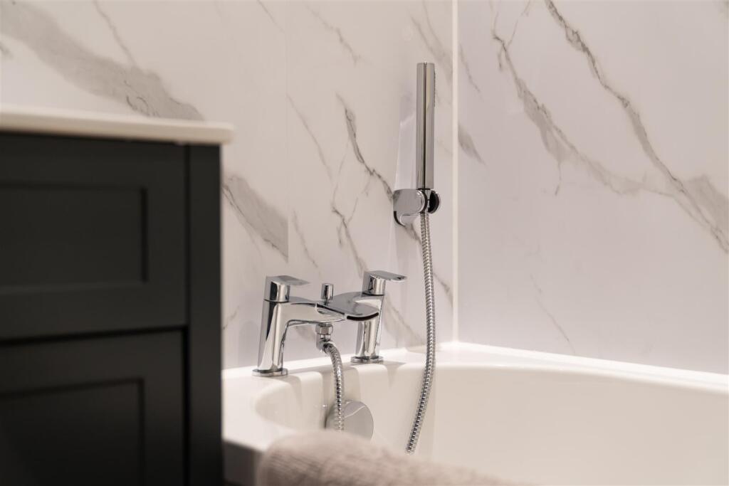 Downstairs Bathroom-3.jpg