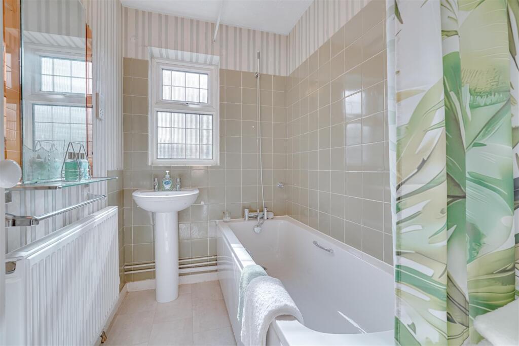 15 Elliott Cl, Newmarket--14.jpg