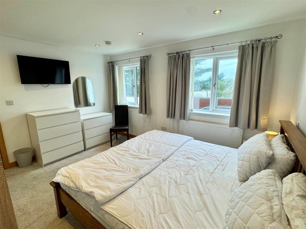 Caledonian House Bedroom 1