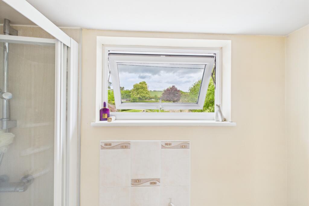 CAM04201G0-PR0085-STILL064