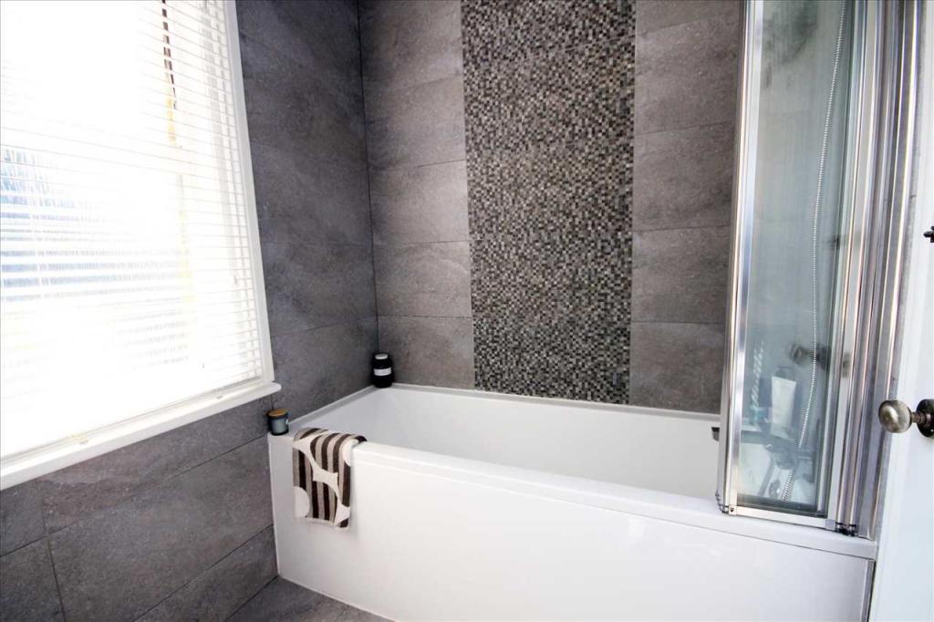 BATHROOM/WC