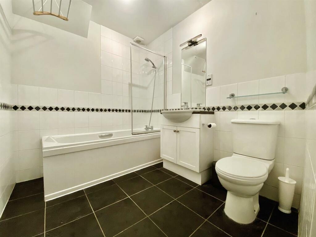 Bathroom.jpg