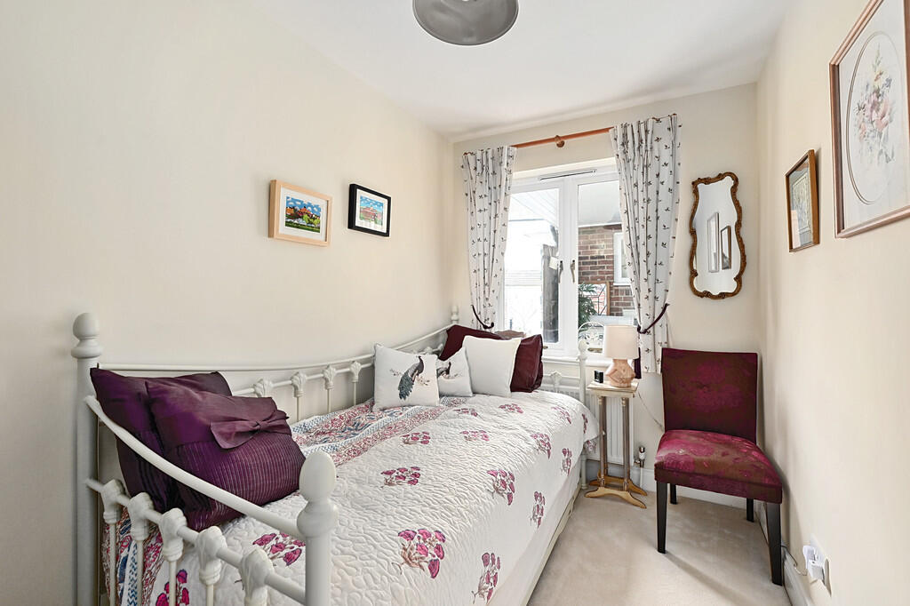 10 Jarretts Close...