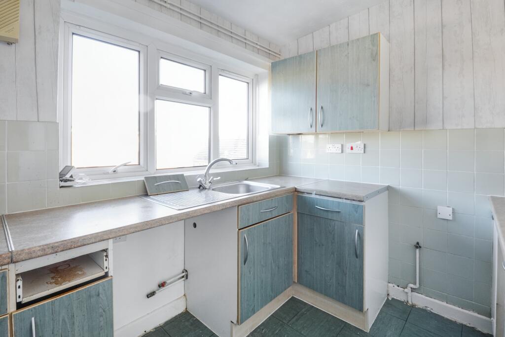 6 Russell Court, St. Neots, Cambridgeshire PE19 1AZ