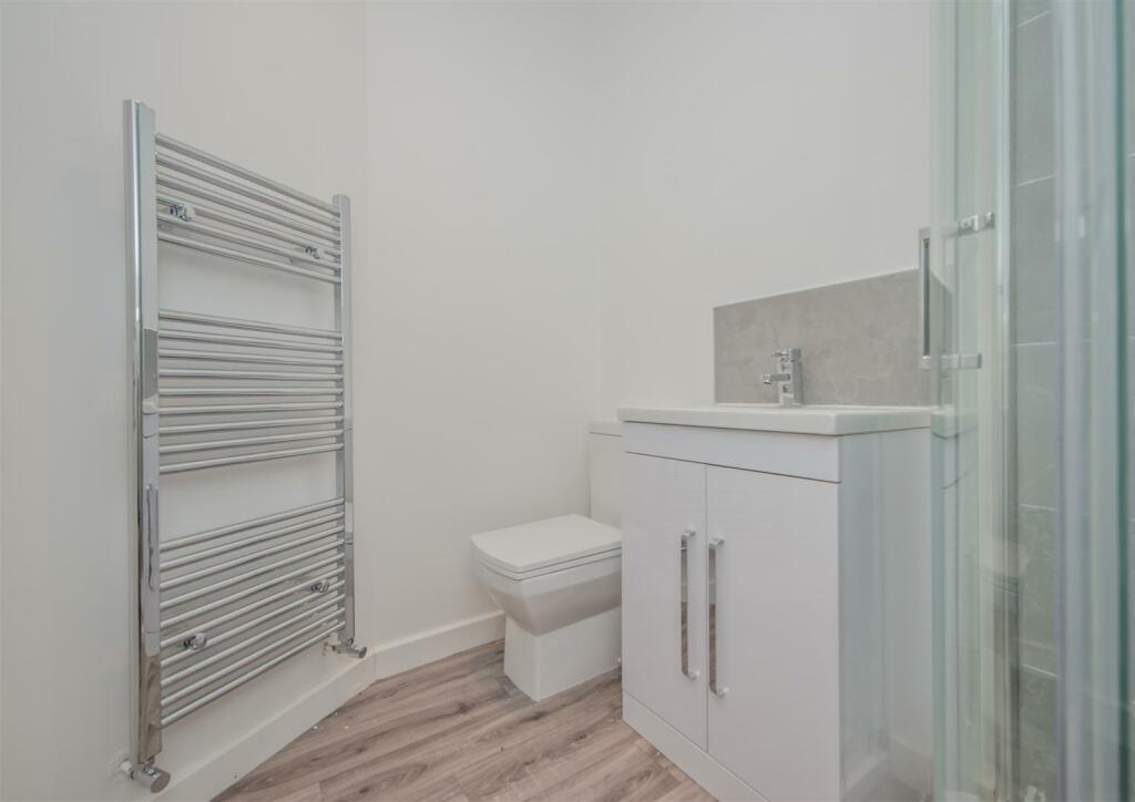 En Suite Shower Room / WC