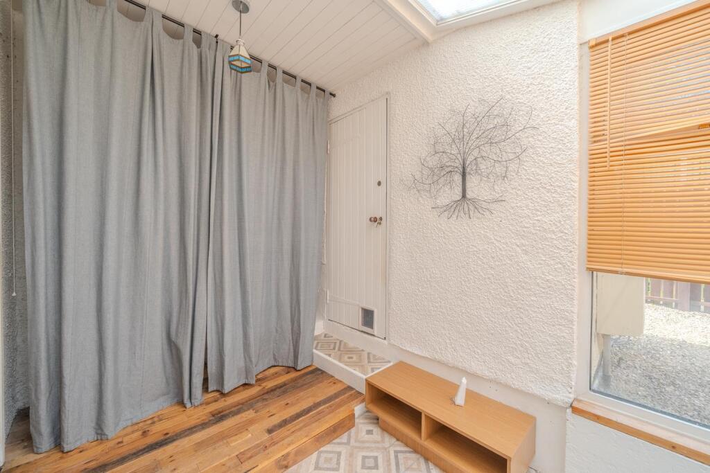 6 Canberra Close-16.jpg