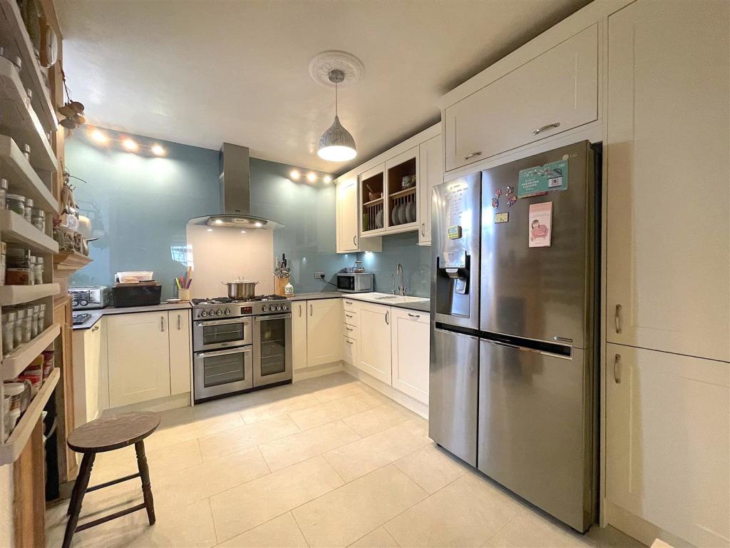 Kitchen (1).jpeg