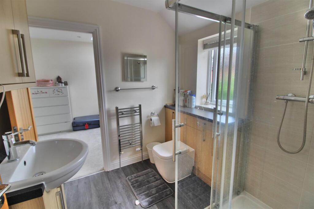 'Jack &amp; Jill' Shower Room