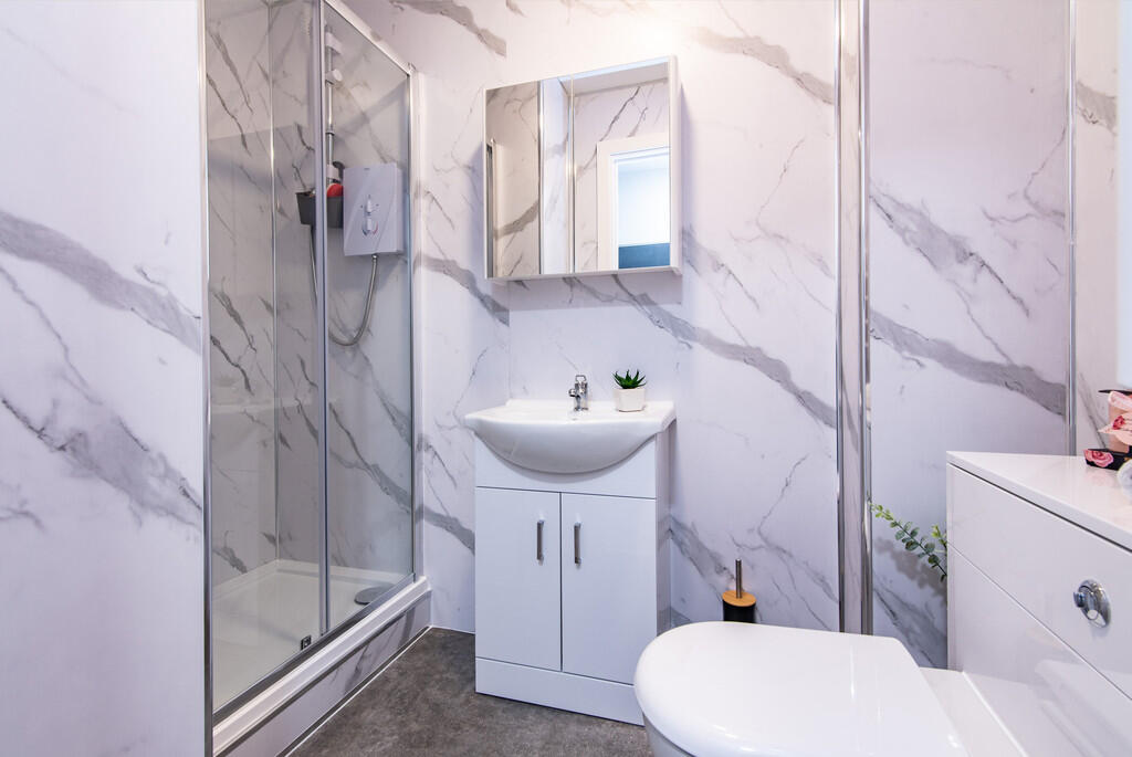 Bathroom Broadgat...