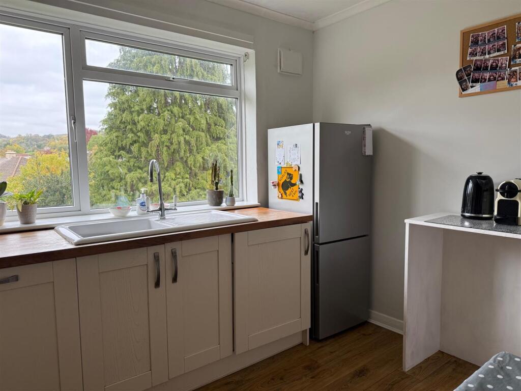 Kitchen 2.jpg