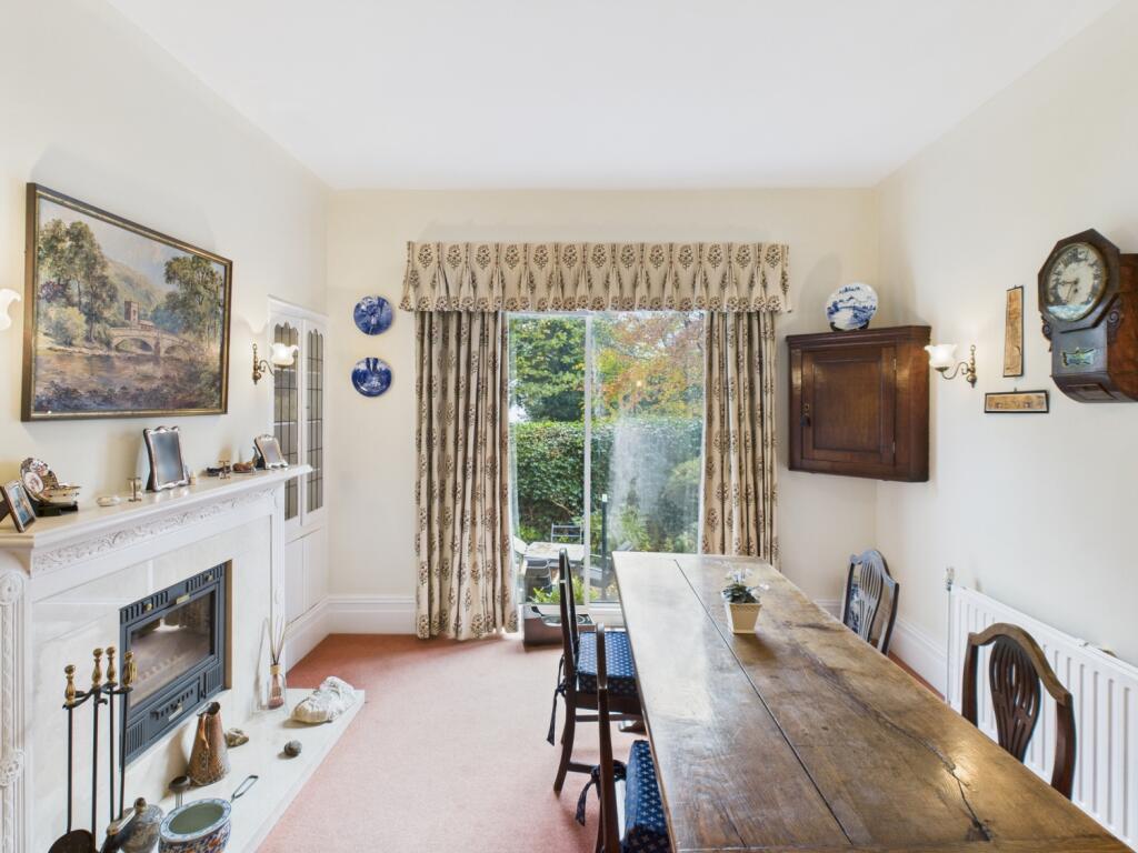 CAM04233G0-PR0042-STILL035