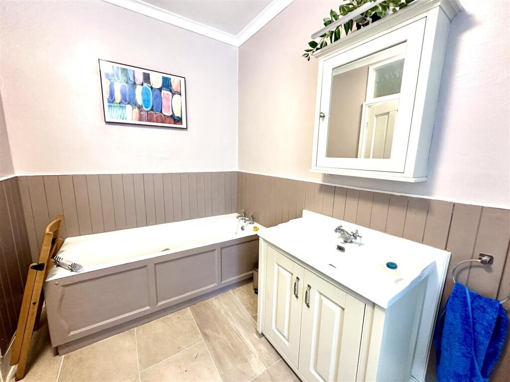 FAMILY BATHROOM
