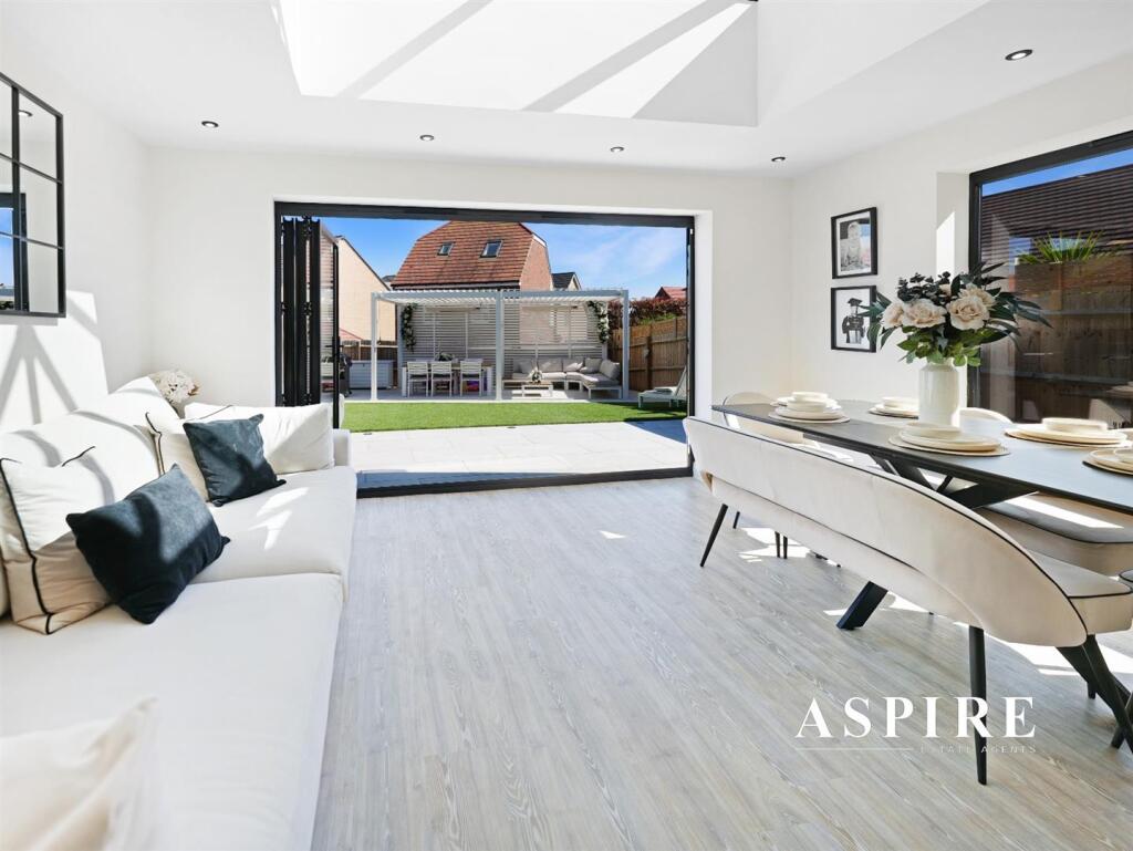 WhatsApp Image 2025-05-20 at 13.49.32 (4).jpg