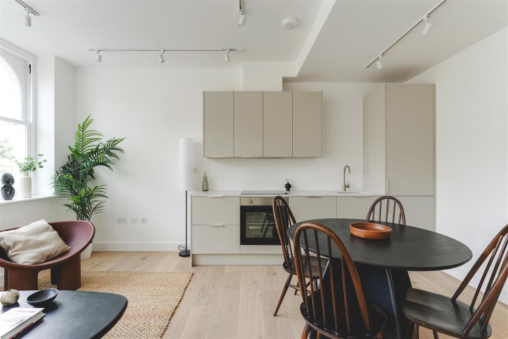 Clissold Crescent-6.jpg