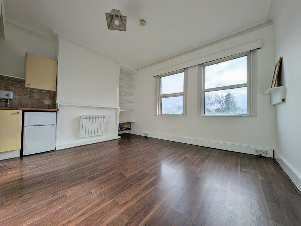 Bedroom / Living Area