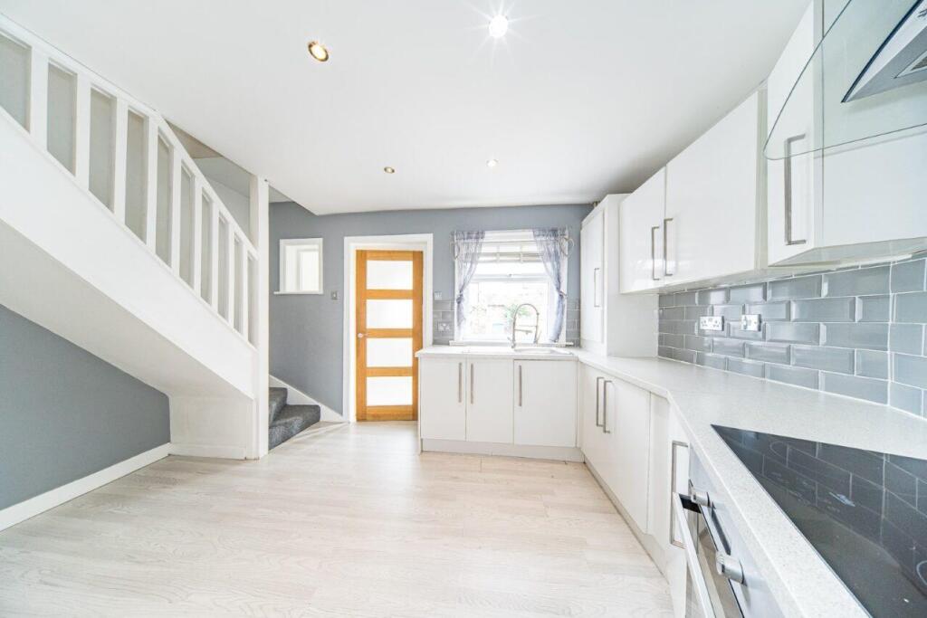 38 st james road kitchen 2.jpg