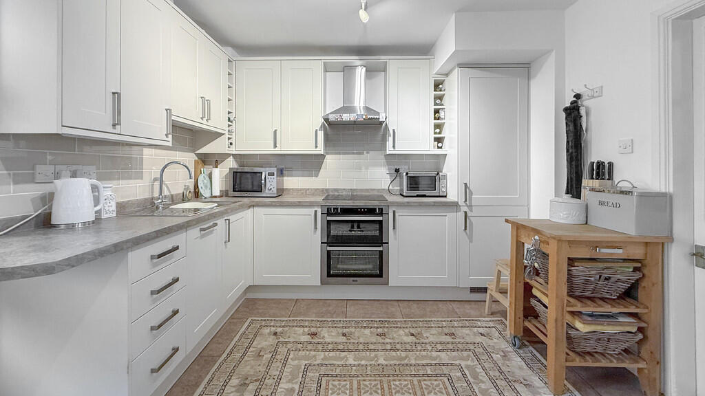 Kitchen/family ro...