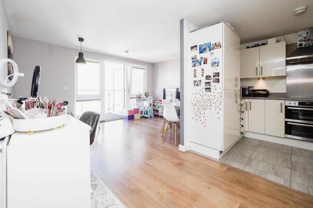 Lounge Kitchen